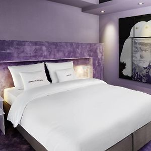 Mittelgroßes Zimmer mit Kingsize-Bett